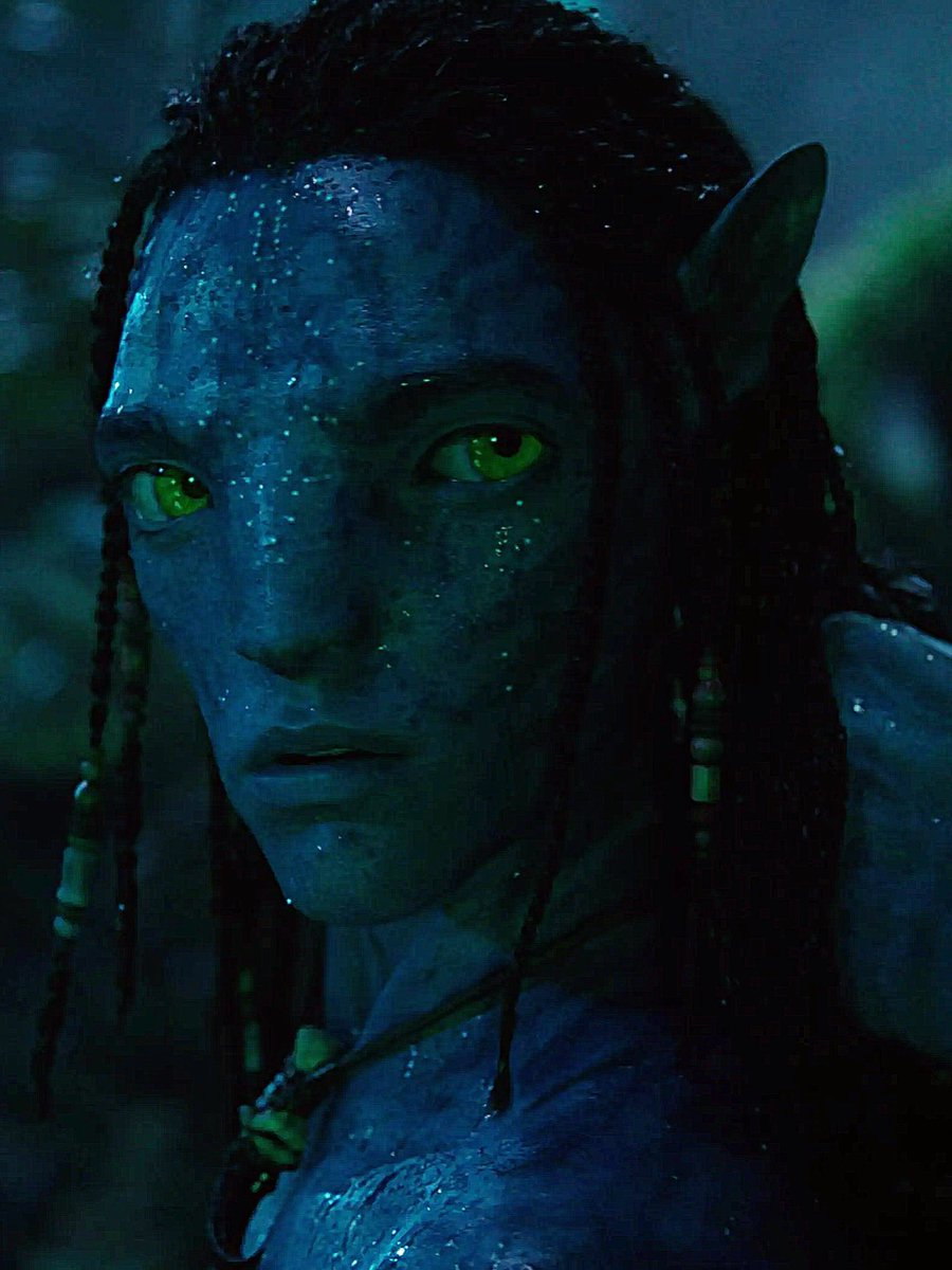 Lo’aks cute bioluminescent freckles and his hair down 🥺