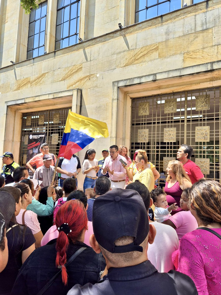 Hoy en mesa técnica con motivo de solucionar la problemática social en el asentamiento la Gloria de Dios, se ha reunido la institucionalidad y hemos pactado una ruta de trabajo con Centrales Eléctricas para tomar medidas en la prestación de este servicio. Podemos transformar