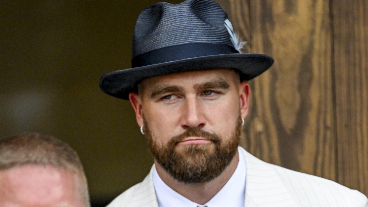 Travis Kelce is also shocked he got cast in a Ryan Murphy show dlvr.it/T6zg9Z