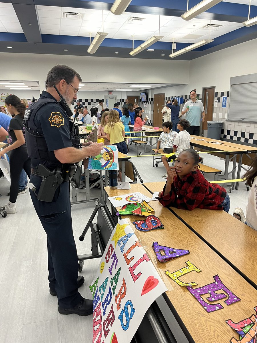 Economics Fair is back! #ThrivingThirds experienced financial literacy , supply and demand, advertising, sales, and so much more!! So proud of all their hard work! #DESisBEST @DES_LaPoint @disney_des @GCISD @DESDolphins