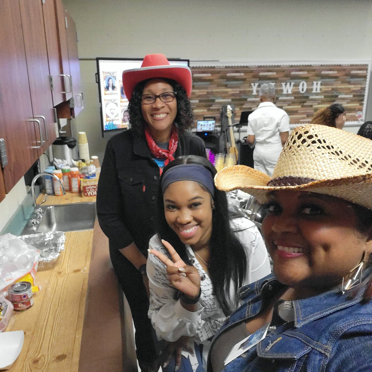 MrsFlegeance's tweet image. It was a great pleasure hosting the @SpringISD Feeder 2 Principals and Leadership Team Round-Up meeting @Burchett_ES. #SpringWay #BobcatCountry