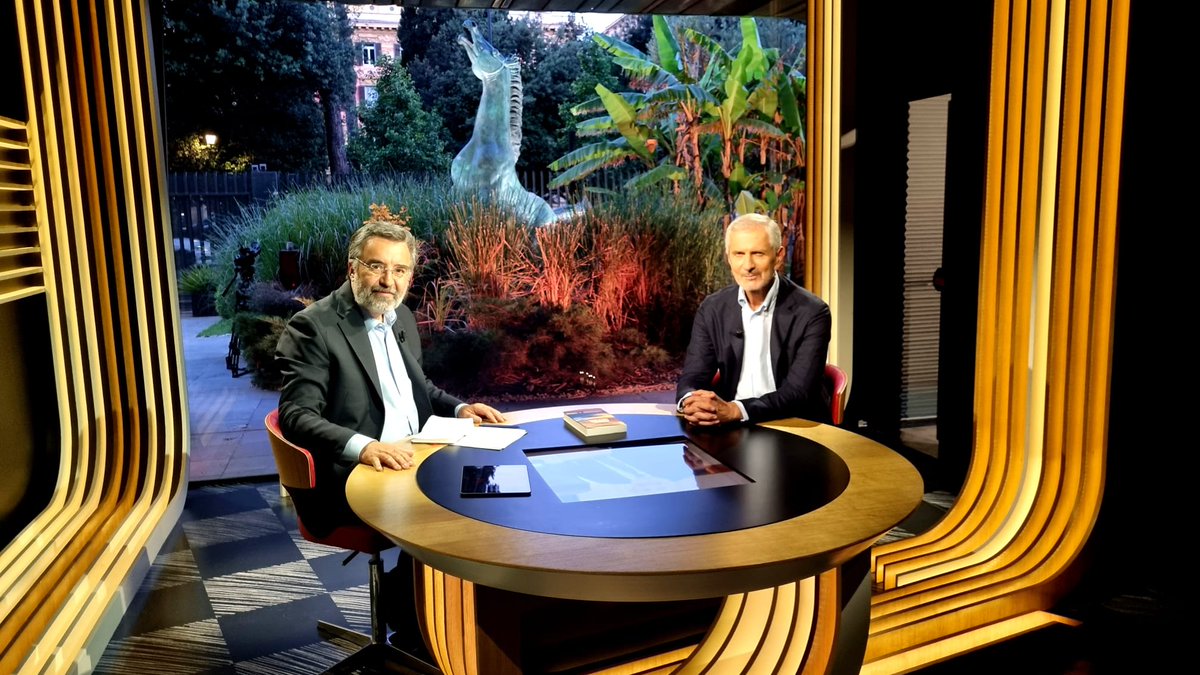 Confessioni. Tra poco in diretta con @GianricoCarof su @RaiTre e @RaiPlay #ilcavalloelatorre