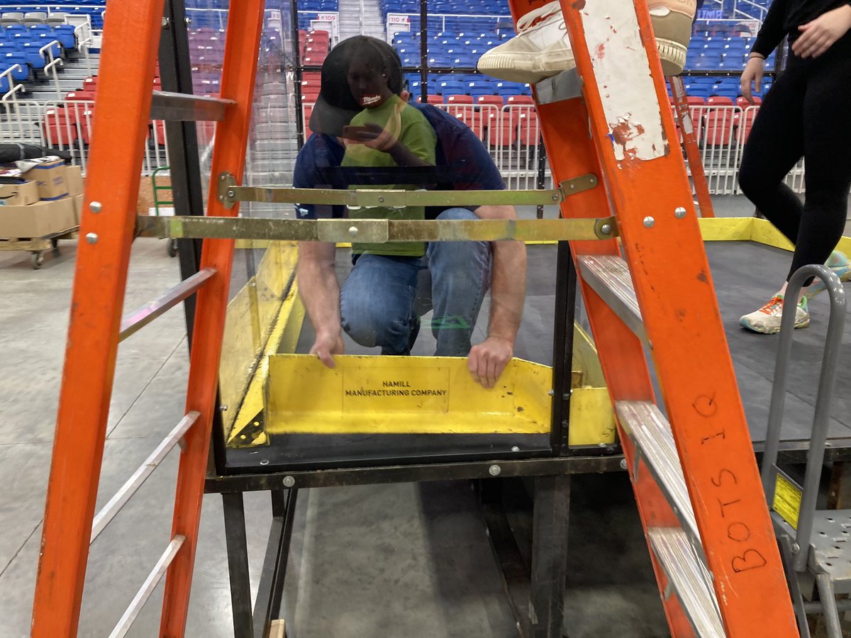 Thank you to the volunteers who came to @RMU today to help us get everything set up for 'Burgh Bash 2024! Tomorrow is sure to be exciting as teams from across the country compete to prove themselves. Watch the competition live on our YouTube channel: youtube.com/watch?v=dObAhN…