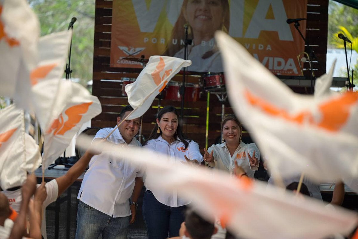 ¡Yucatán! 🧡 De la mano de @VidaGomezH, llevaremos lo mejor de los #BuenosGobiernos al estado e impulsaremos el cuidado del medio ambiente, para que las y los yucatecos tengan un mejor futuro. 🌳 Este 2 de junio, vota por una buena vida, vota naranja. ✅🍊