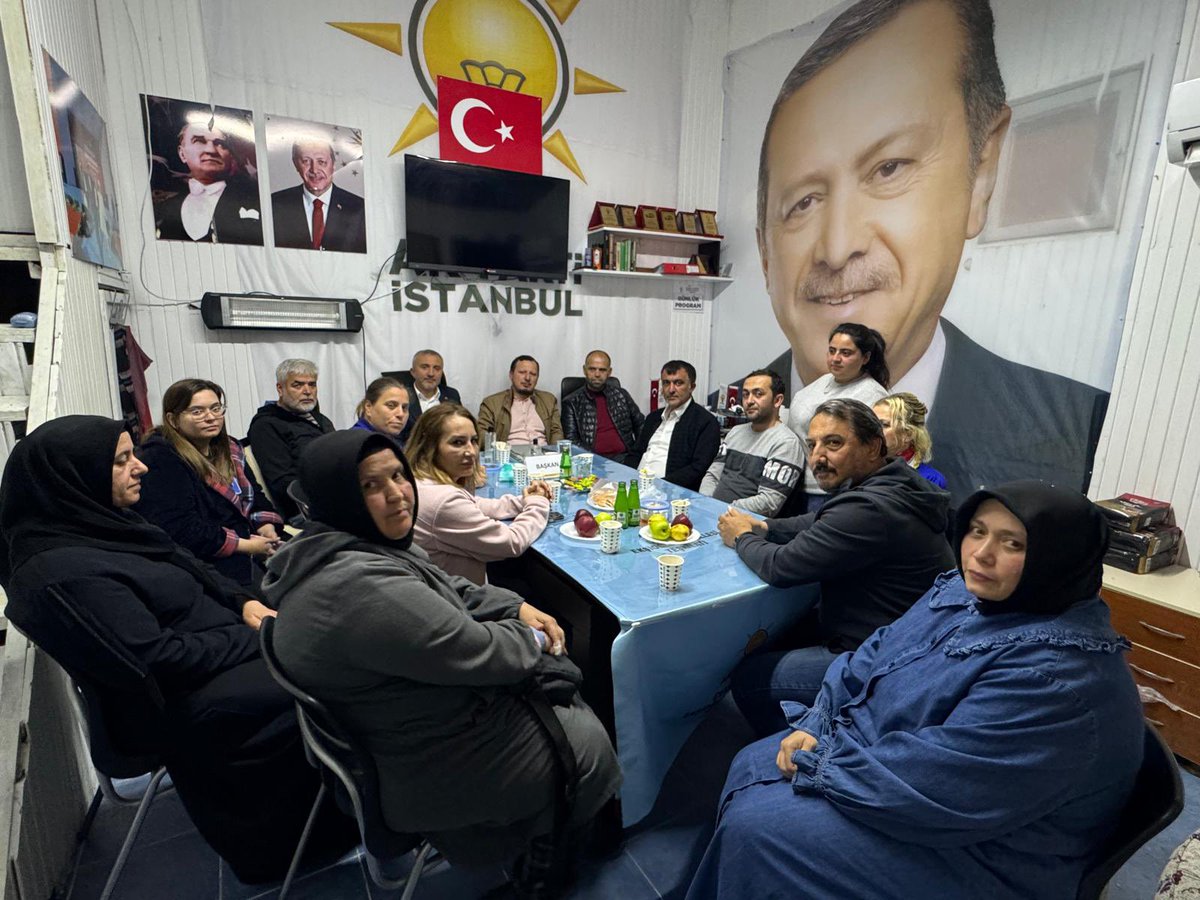 Taşdelen Mahallemizin haftalık toplantısına İlçe Başkan Yardımcılarımız ve Meclis Üyemiz ile birlikte katılım sağladık. “EMPATİ İSTANBUL” üst mottosu ile sahada yapacağımız çalışmaların hazırlıkları için istişarelerde bulunduk. @osmannnurika