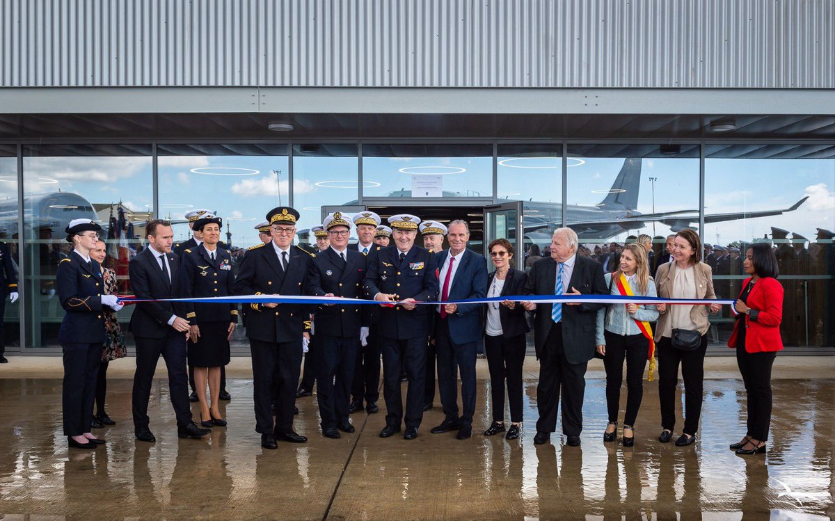 Inauguration ce jour sur la BA 125 d’Istres du premier terminal militaire passager, pierre angulaire du HUB des armées. 2 ans d'investissement et la mobilisation de toute une région. Cette étape concrétise la montée en puissance de la projection de nos forces à travers le monde.