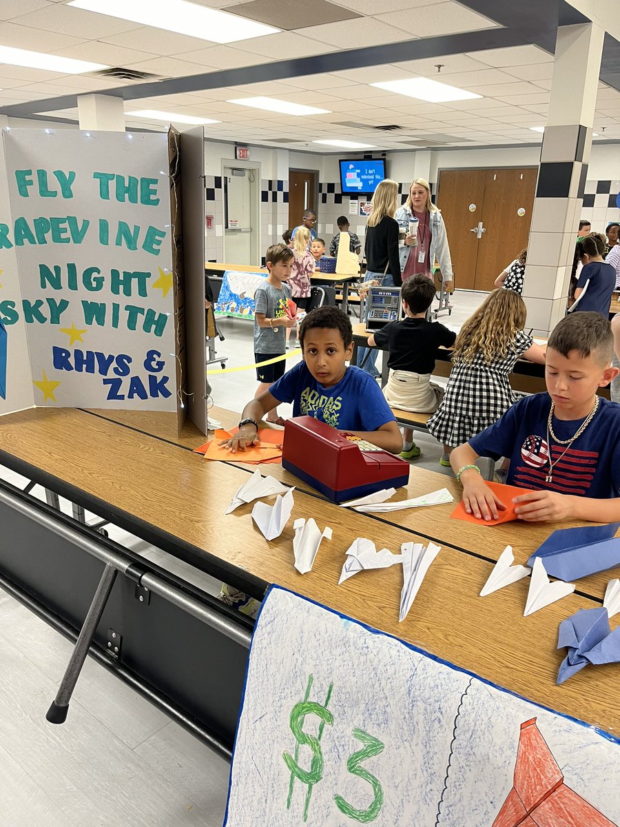 #ThrivingThirds selling their products. They put a lot of time into creating and advertising their products for the Economics Fair! #DESisBEST @gcisd @DES_LaPoint @disney_des