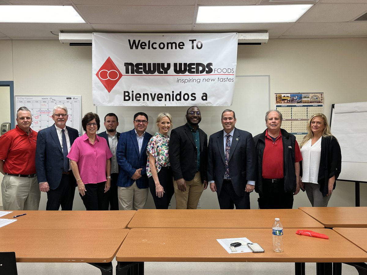 Touring the @NewlyWedsFoods production plant in Mount Pleasant, Texas. It is in the food processing and foodservice industry and is recognized as the premier global purveyor of customized breaders, batters, seasonings, sauces, and functional ingredients. #TreviñoAcrossTX #NWFoods
