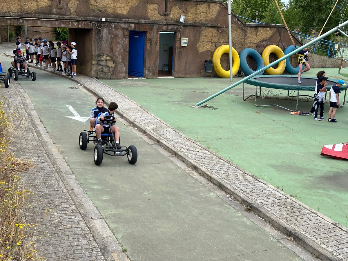 SagradoDB's tweet photo. 3° y 4°EP han disfrutado de su excursión en Lusiberia (Badajoz). Han hecho un circuito variado de actividades (colchonetas, laberintos, cars...) ¡Lo han pasado genial! https://t.co/MxtUR1hUJ5