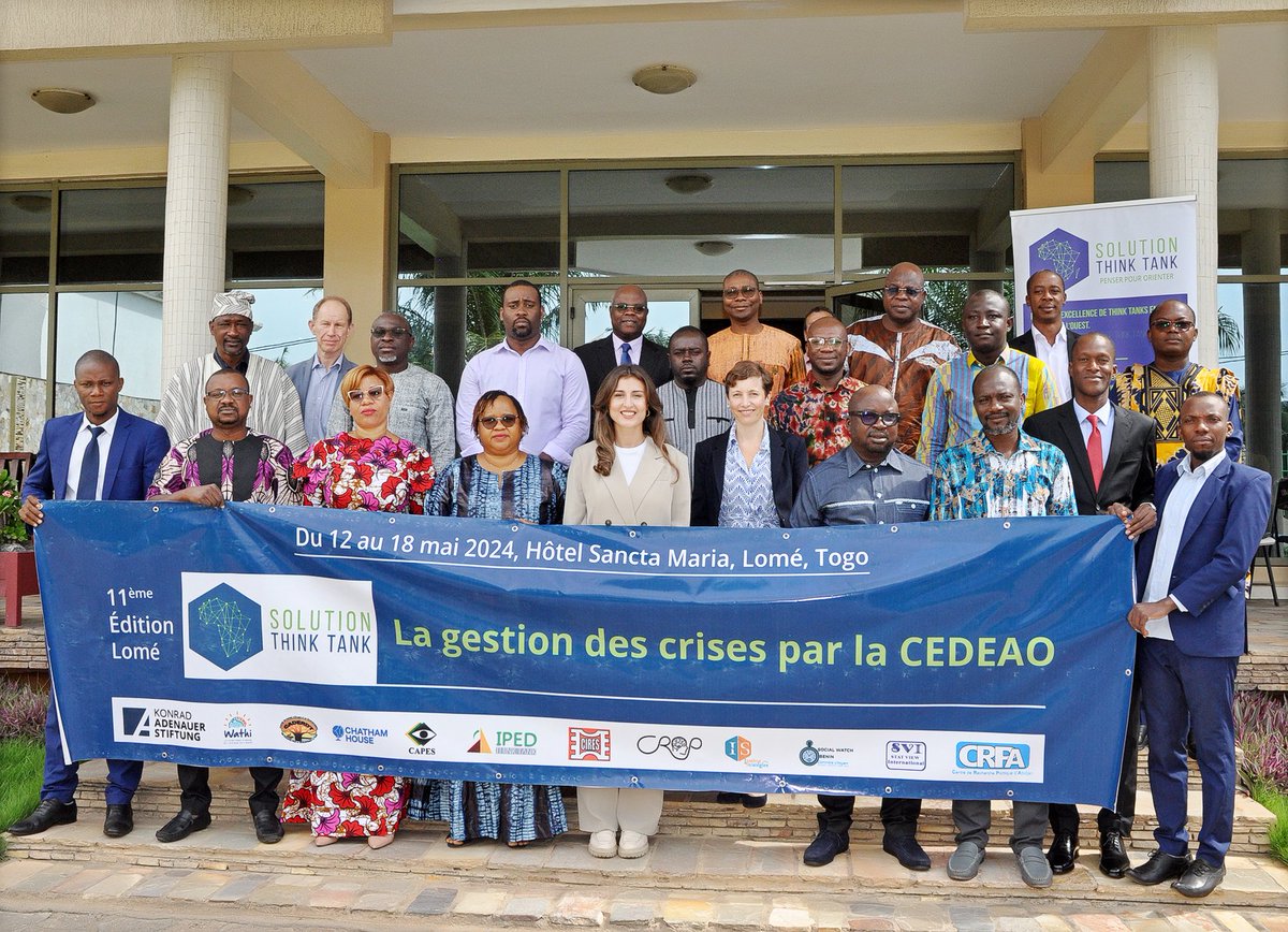 solutiontt's tweet photo. #PhotoDeGroupe #stt11lomé
#stt #solutionthinktank https://t.co/40gMzRYnHz
