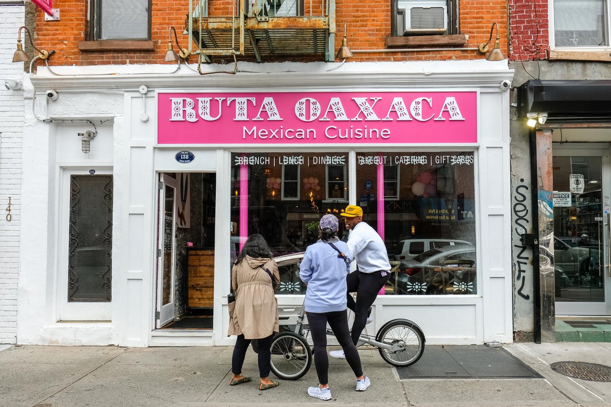 Ruta Oaxaca — a popular Mexican restaurant with roots in Astoria — has finally opened its first Brooklyn outpost, in where the much-missed HiHi Room operated on Smith Street. Come for the tacos, stay for the magnificent mole and coffee flan. Our review: bkmag.com/2024/05/16/smi…