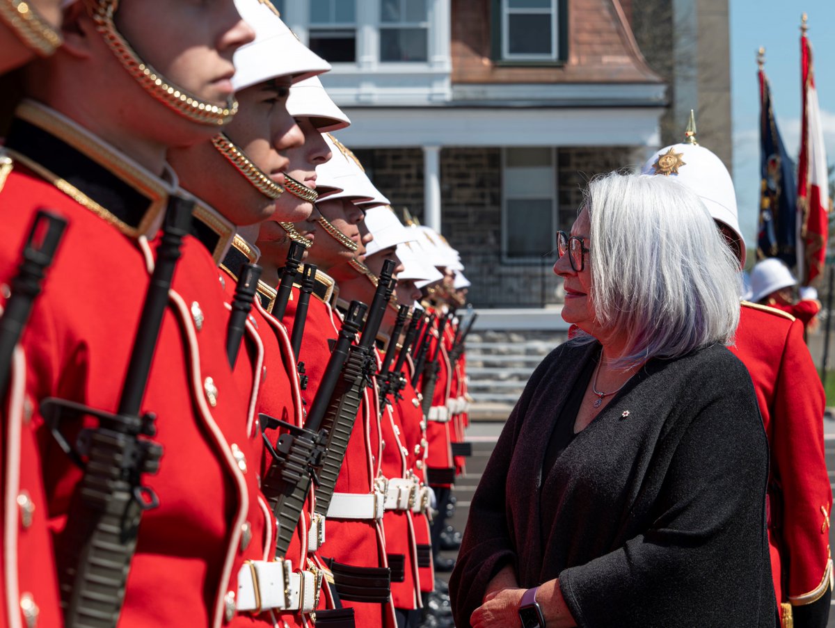 Gouverneur général du Canada (@canadagg) on Twitter photo En tant que #CommandanteEnChef du Canada, la #GGSimon est ravie d’être à Kingston, en Ontario, pour célébrer les étudiants, le corps professoral et les diplômés du <a href="/RMCCanadaCMR/">RMC Canada CMR</a> et recevoir un diplôme honorifique. En tant que #CommandanteEnChef du Canada, la #GGSimon est ravie d’être à Kingston, en Ontario, pour célébrer les étudiants, le corps professoral et les diplômés du <a href="/RMCCanadaCMR/">RMC Canada CMR</a> et recevoir un diplôme honorifique.