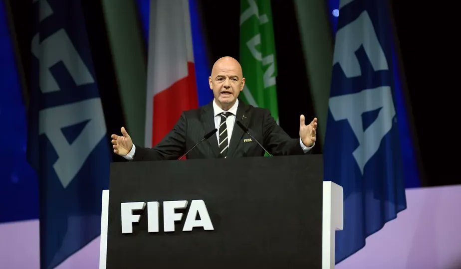 FIFA obrigará federações membros a incluírem punições severas para casos de racismo em seus regulamentos. A FIFA pretende fazer jogo duro contra o racismo. Nesta quinta-feira (16), a entidade máxima do futebol afirmou que obrigará suas 211 federações membros a incluírem, em seus