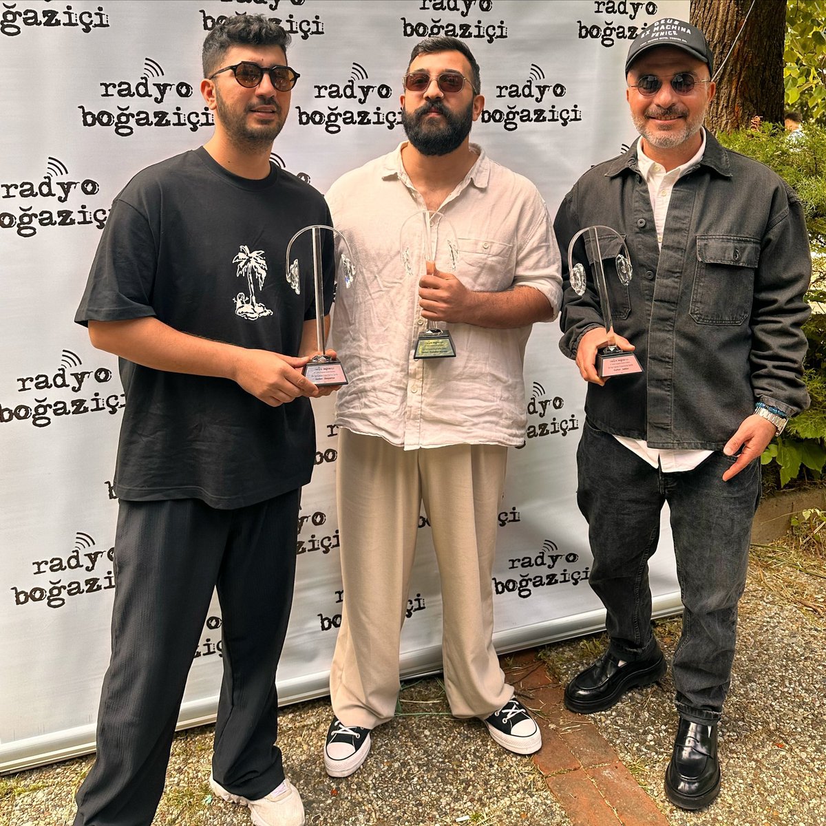 Universal Music Türkiye (@emimusicturkey) on Twitter photo 21. radyo boğaziçi Müzik Ödülleri’nde En İyi Cover / Uyarlama Şarkı kategorisinin galibi, “Gurbet” ile <a href="/Deeperise/">Deeperise</a>, <a href="/jabbar_online/">Jabbar</a> ve Anatolian Sessions (<a href="/buraakdogan/">anatoliansessions</a>) 🤘
<a href="/radyobogazici/">radyo boğaziçi</a> 21. radyo boğaziçi Müzik Ödülleri’nde En İyi Cover / Uyarlama Şarkı kategorisinin galibi, “Gurbet” ile <a href="/Deeperise/">Deeperise</a>, <a href="/jabbar_online/">Jabbar</a> ve Anatolian Sessions (<a href="/buraakdogan/">anatoliansessions</a>) 🤘
<a href="/radyobogazici/">radyo boğaziçi</a>