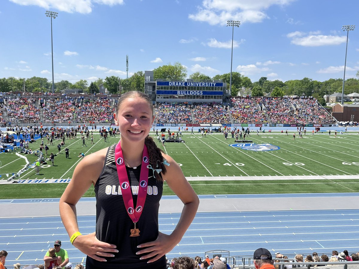 Danika finishes 8th in the 3A 400!