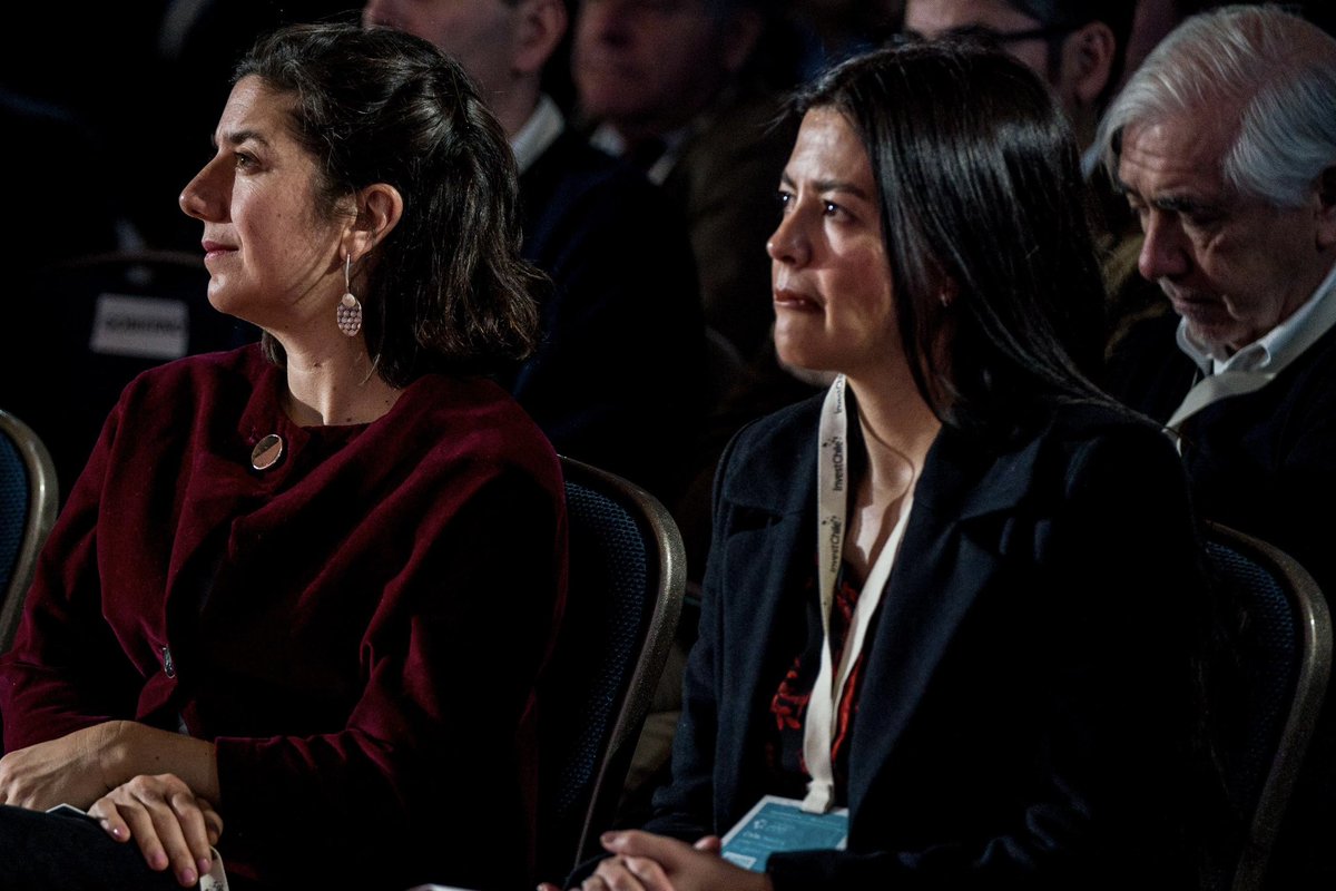 El Foro Invest Chile 2024 marcó todo un record: 9 mil millones de dólares en proyectos de inversión que generarán 3 mil empleos permanentes. Esta mañana, junto al ministro de @meconomia @Nico_Grau y la directora de Invest Chile, Karla Flores, expusimos en este evento que reunió a