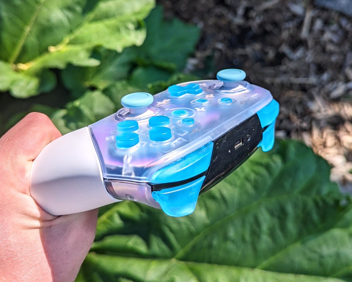 ___XEO___'s tweet image. Controller I made for @SwordWI&apos;s graduation/birthday