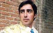 Hoy cumple 25 años de doctorado Rafael Osorio, jerezano nacido en Madrid, la alternativa fue en la Feria de Jerez, con el toro “Soplista” de @PeredaDehesilla, padrino fue @rauleltato con Juan José Padilla como testigo, salió a hombros. Felicidades torero portaltaurino.net/enciclopedia/d…