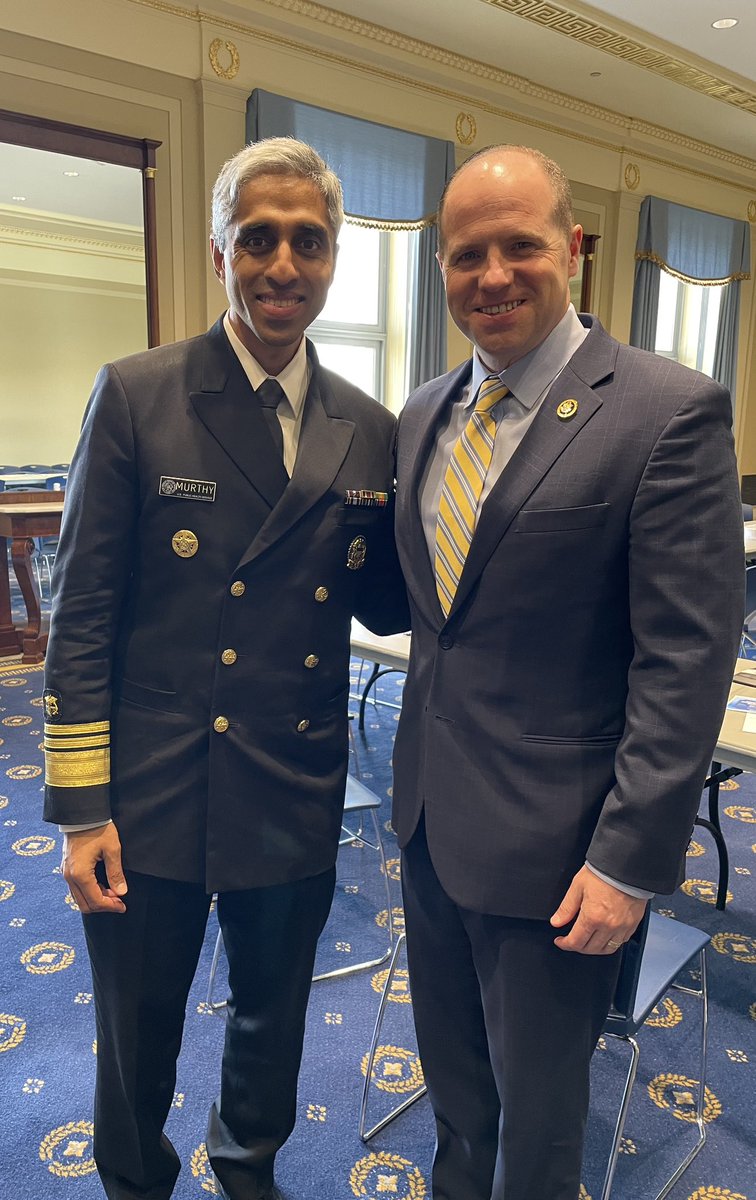 Great to meet with the US @Surgeon_General Vivek Murthy today. We discussed working with his office to address mental health and substance use disorders here in our WNY community. I'm grateful for the Surgeon General's proactive leadership.