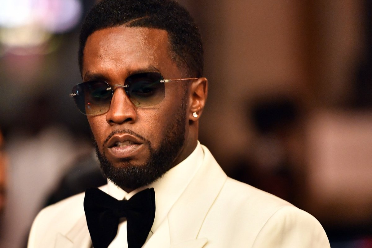 The 25-year-old man accused of being Sean “Diddy” Combs’ alleged drug mule has struck a deal with Miami prosecutors, Rolling Stone has confirmed. More: rollingstone.com/music/music-ne…