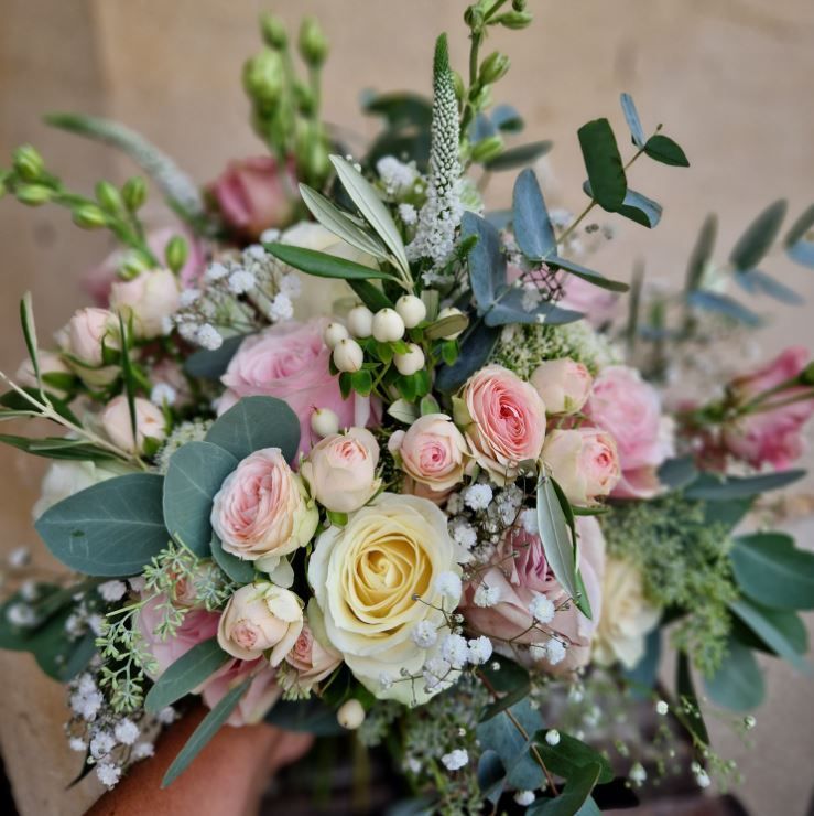 💐🌿 Specialising in wedding floristry, Harpur Centre Florist is dedicated to collaborating closely with couples to create tailor-made floral designs that will adorn both the ceremony and reception with unmatched beauty! 💖 thecompleteweddingdirectory.co.uk/HarpurCentreFl… #bedfordshireflorist