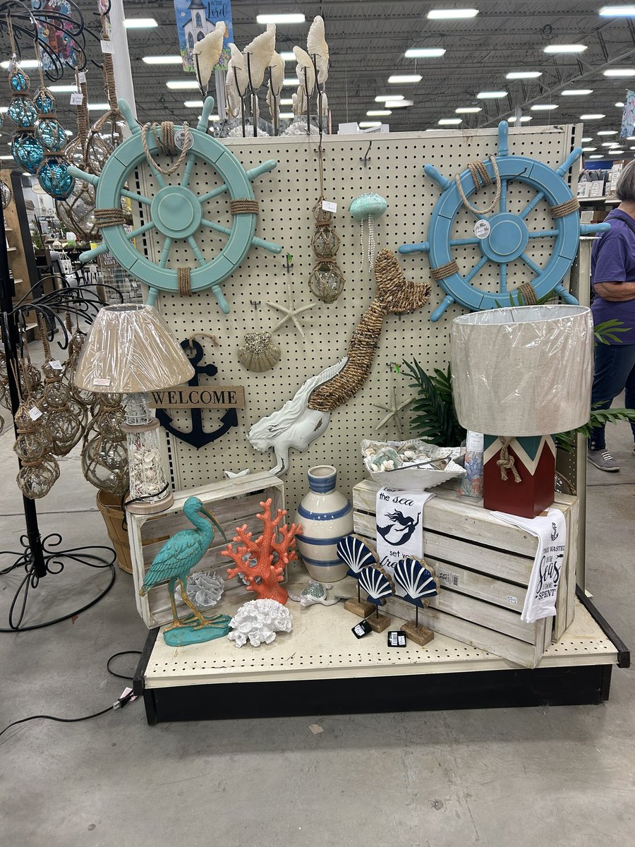 Astoldbylexiee's tweet image. And when it comes to a display, oh ima design it!! #visualmerchandiser #merchandiser