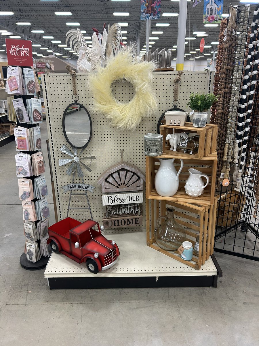 Astoldbylexiee's tweet image. And when it comes to a display, oh ima design it!! #visualmerchandiser #merchandiser