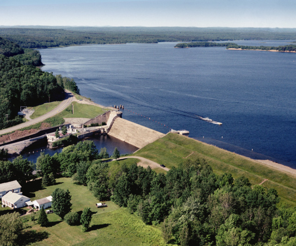 #HeadsUp boaters! The recreational #boatlaunch and fishing access at the Hinckley dam and reservoir will open for the 2024 season tomorrow, Friday, May 17. Directional and warning buoys by the power dam spillway are in place.