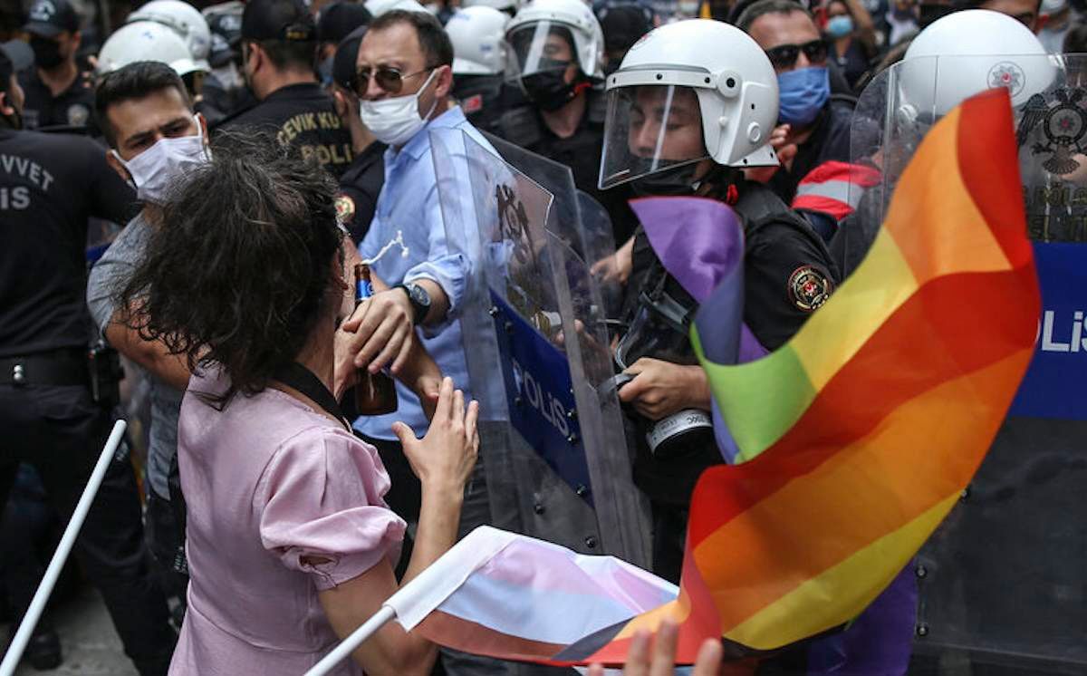 🏳️‍🌈Avrupa'da LGBTQI+'lara yönelik saldırılarla birlikte kutuplaşma da artıyor ILGA 2024 haklar haritası: Türkiye, Rusya ve Azerbaycan LGBTQI+ karşıtı söylem ve önlemlerde aynı kümede bianet.org/haber/avrupa-d…