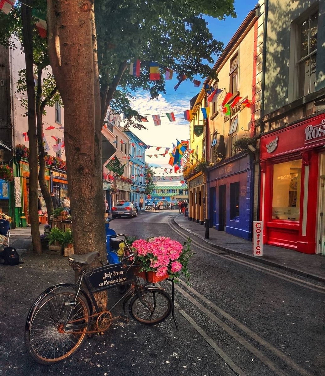 From @tourismireland Anyone who has visited will tell you: Galway city really is as pretty as a picture 💗 Thanks @neha_artsylens for the lovely lovetovisitireland.com/galway/