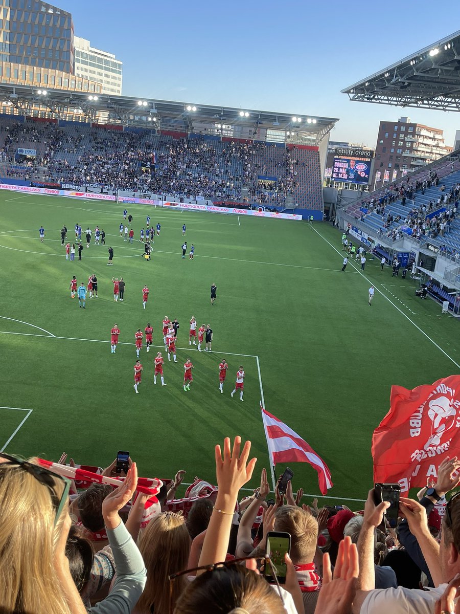 Simon Claussen tweet media