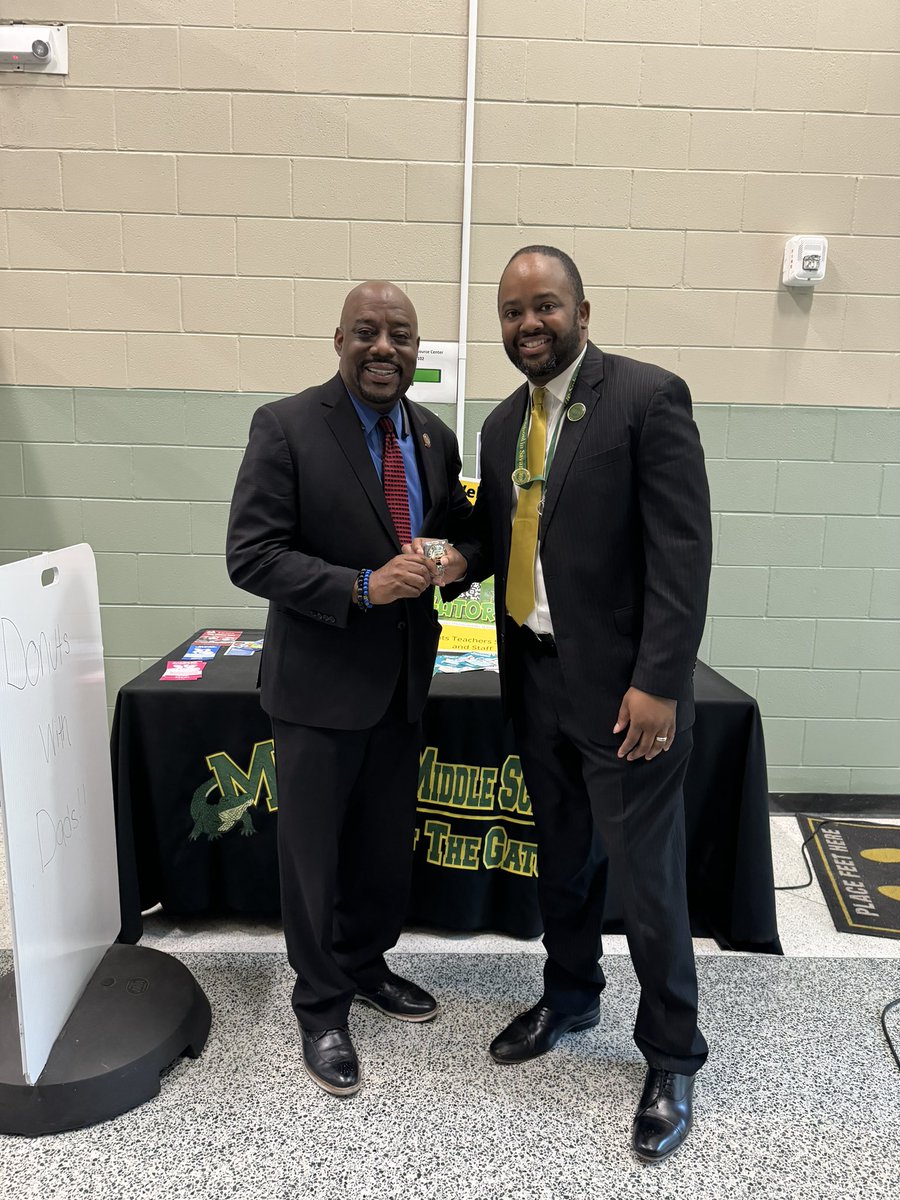 Lee Roy Myers Middle School (@gatornation_mms) on Twitter photo Thank you <a href="/MayorJohnsonSAV/">Mayor Van Johnson</a> for stopping by Myers Middle School.
#thebestmiddleschoolinsavannah #gogators #gatornation #studentsfirst Thank you <a href="/MayorJohnsonSAV/">Mayor Van Johnson</a> for stopping by Myers Middle School.
#thebestmiddleschoolinsavannah #gogators #gatornation #studentsfirst