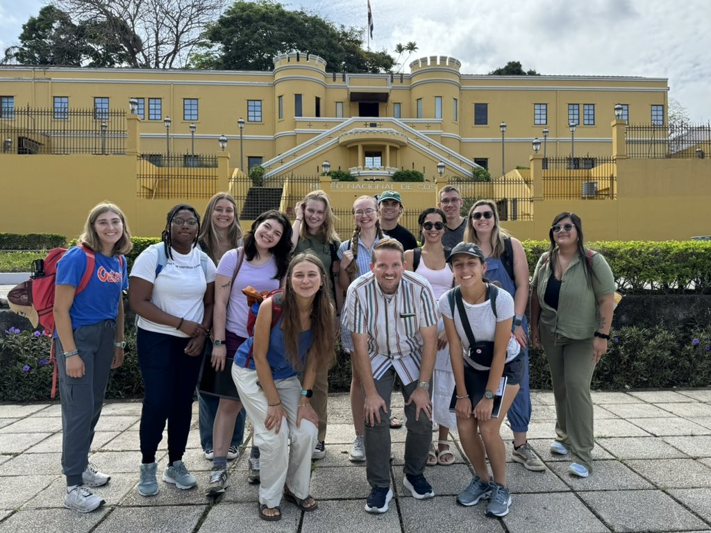 We’ve officially begun “Plants and People in the #Anthropocene”, a @GlobalGators study abroad in Costa Rica. Yesterday we visited the National Museum, & now 🚌 to Las Cruces biological station. Excited to teach methods in plant #EcoPhys from the canopy tower & botanic garden!