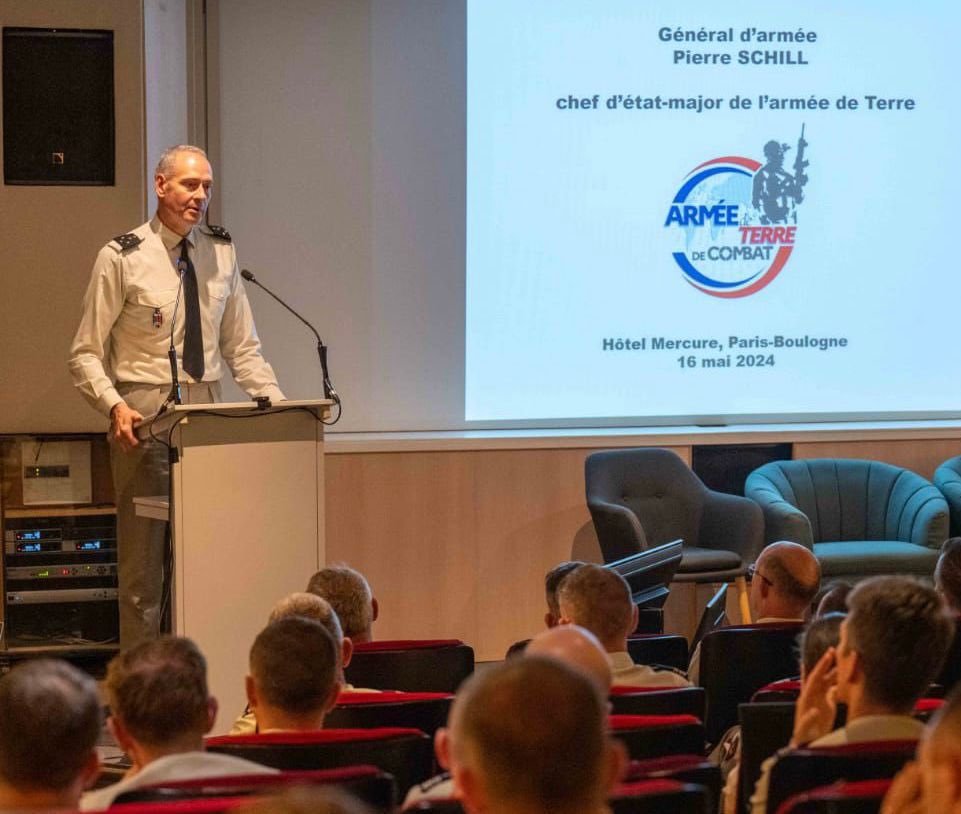 Avec les futurs chefs de corps qui commanderont bientôt leur régiment au service de la France 🇫🇷. Votre responsabilité est immense, votre engagement personnel déterminant. Vous êtes les garants de la préparation opérationnelle et de la #ForceMorale de vos unités. #ÊtreChef