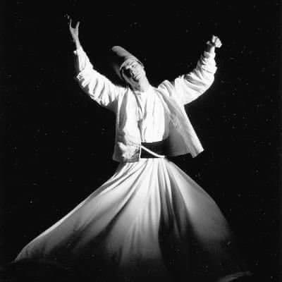 أنا لم آتِ لأعطيك شيئاً جديداً , لقد أتيتُ لأخرج جمالاً لم تكن تعرف أنهُ موجودٌ فيك ..

#جلال_الدين_الرومي