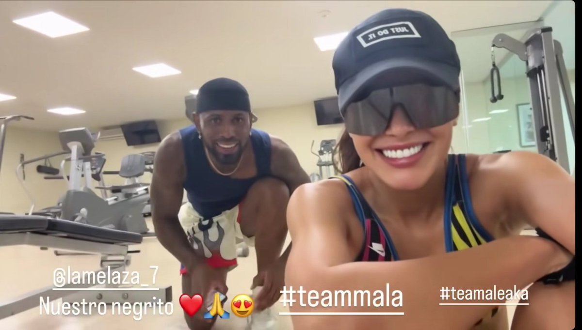 Kokorokarachama's tweet photo. Michell con el real negro. 😍 Riéndome FUERTE de los que quisieron sacar de contexto una palabra de Aleska de ayer cuando en Venezuela a todos le decimos negro y siempre se lo decía a Mela con cariño.  

#AleskaGanadora #YoConAleska #Lcdlf4 https://t.co/72tHCdOhoo