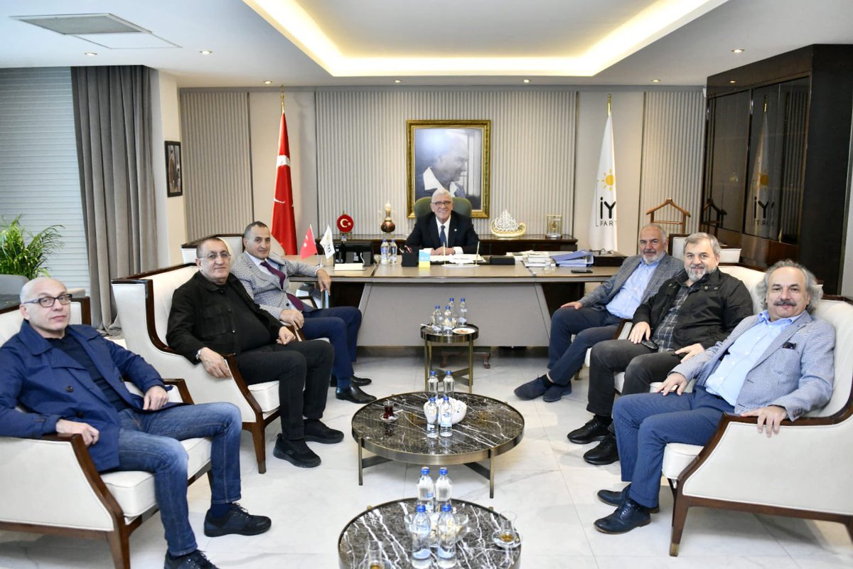 Genel merkezimizde Ülkü Ocakları Eski Genel Başkanları; Sayın Suat Başaran, Sayın Atila Kaya ve Sayın Alişan Satılmış’ı ve değerli dostlarım; Sayın Gökhan Yılmaz, Sayın Cüneyt Öztürk ve Sayın Murat Başaran’ı ağırladık.

Değerli ziyaretleri için her birine ayrı ayrı şükranlarımı