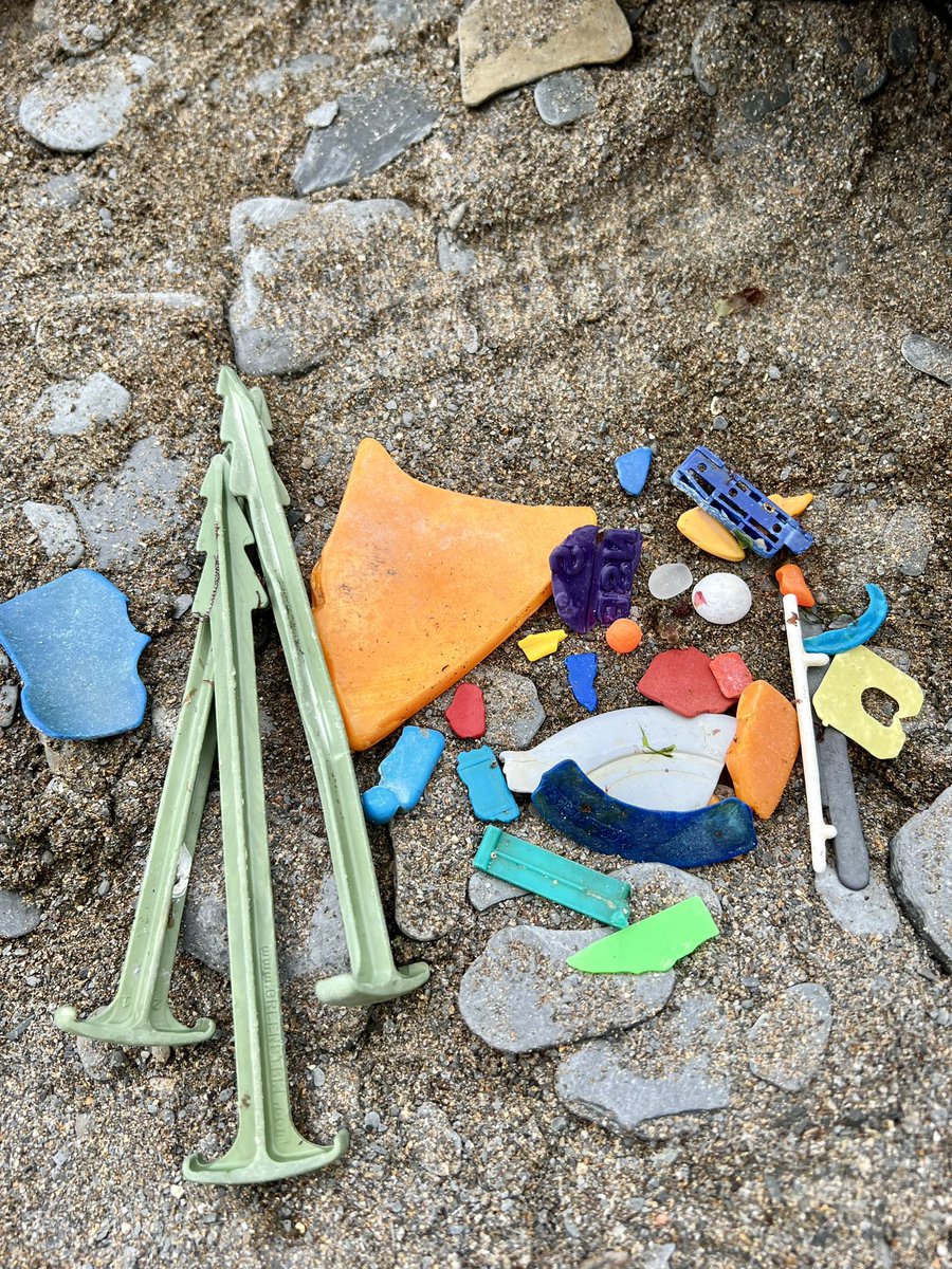 Today’s evening walk led me to St Mary’s Beach. Two bin bags collected. Crazy amount of rubbish… #BeachClean #LoveBrixham #SaveOurSeas