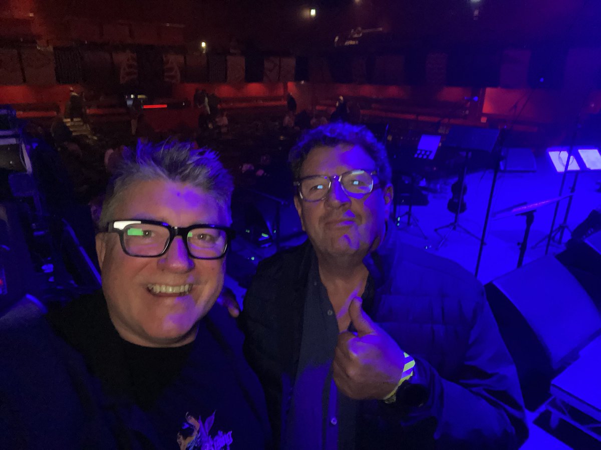 Side of stage in Vicar st tonight with my old pal @mikehanrahan46 We will be on stage together later. Can’t wait @faye_shortt @DeargFilms @ddukestweet @RTE_Ents @AlanQuinlan1 @johncreedon