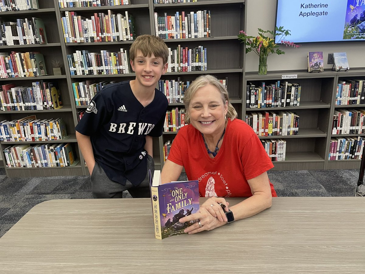 MrsZollitsch's tweet photo. Thank you @boswellbooks for the AMAZING @kaaauthor last night! It was my kids’ first experience hearing an author speak but it won’t be their last! https://t.co/MPik8Ok5q9