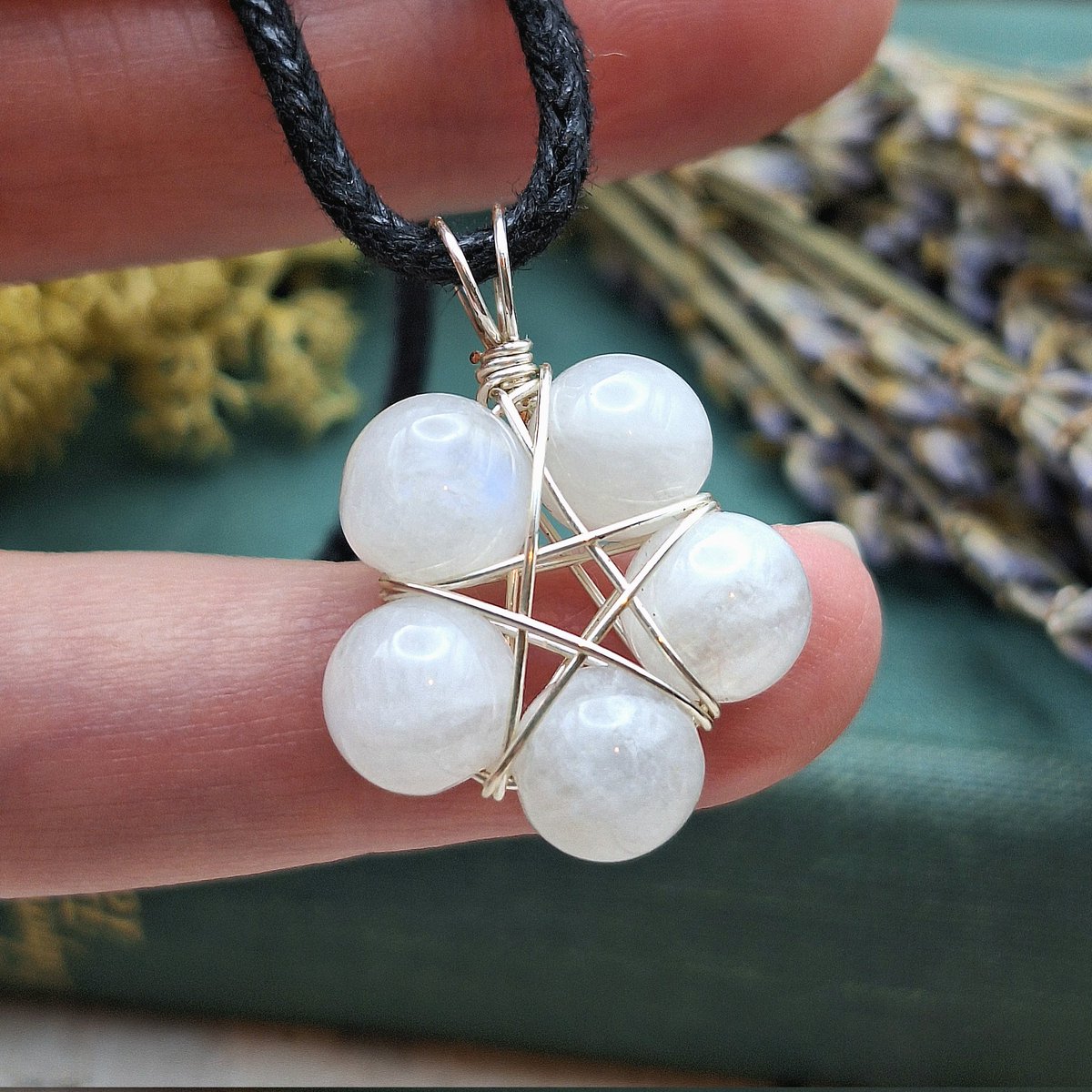 Next month's (June) birthstone is Moonstone.

Another of my favourites. These are moonstone beads wrapped in a star/ flower design.

#moonstone #gemstonejewelry #jewelleryartist #wirewrappedjewelry #wirewrapping #wirewrap #pendant #necklace #witch #elven