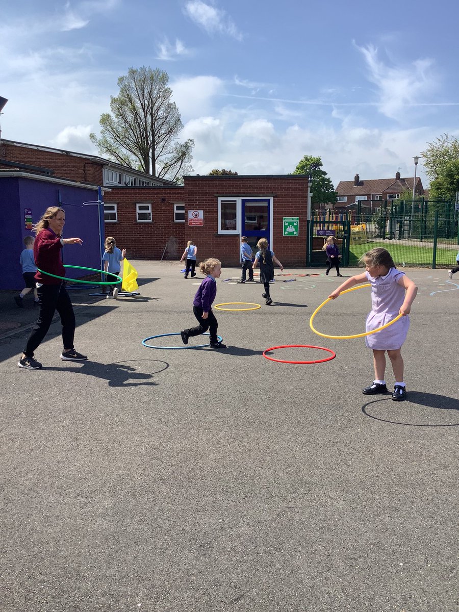 Team lions won the attendance prize and decided to have an extra playtime to move their bodies and keep healthy. #BraeburnEy #BraeburnPE #BraeburnAttendance @move-more.org