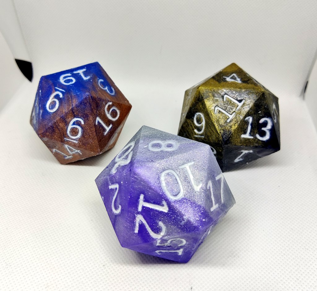 Tii_Resin's tweet photo. Blöb blöb" eli squishy stressinoppa d20 proto kappaleiden pois myynti!

Kyseisissä kappaleissa on pieniä kauneus virheitä, mutta ovat erittäin oivallisia pelin stressillisiin hetkiin. 

20€/kpl https://t.co/tBMnFSbg45