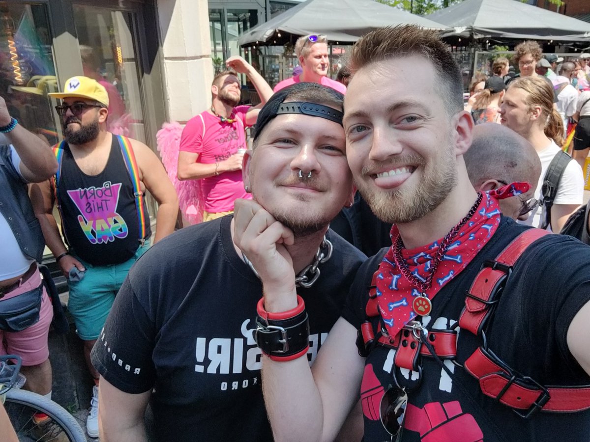 With @roughbull_ at EindhovenPride almost a full year ago. Looking forward to next meet! 🐶🐮