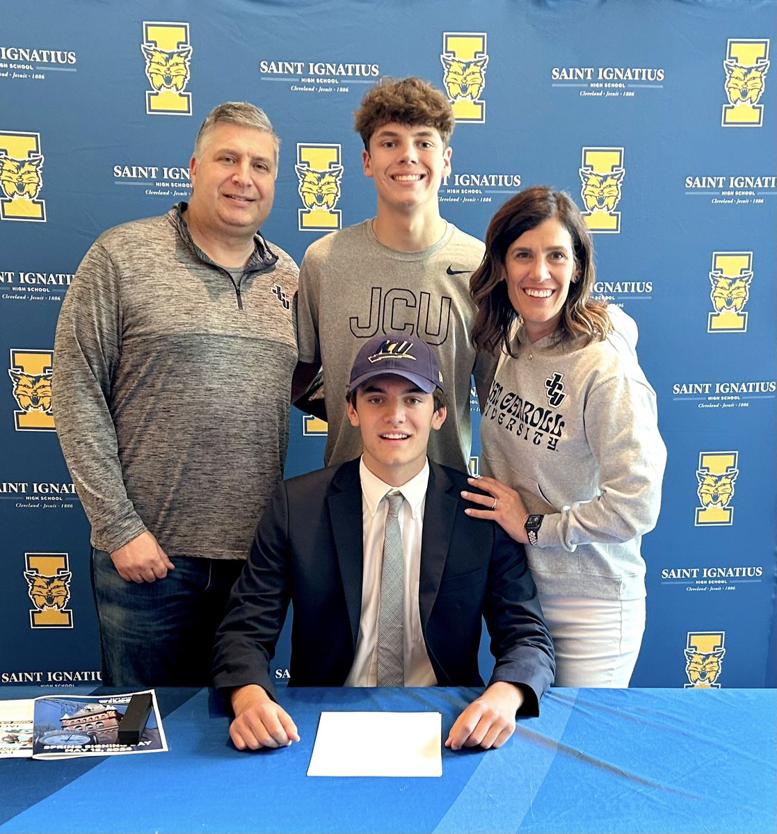 Congratulations to our senior captain, State champion, and co-defensive player of the year @LamirandMike on signing with @JCUMensHoops to continue to his academic and athletic career! #GoCats #WeBuild 🏀🐾😼