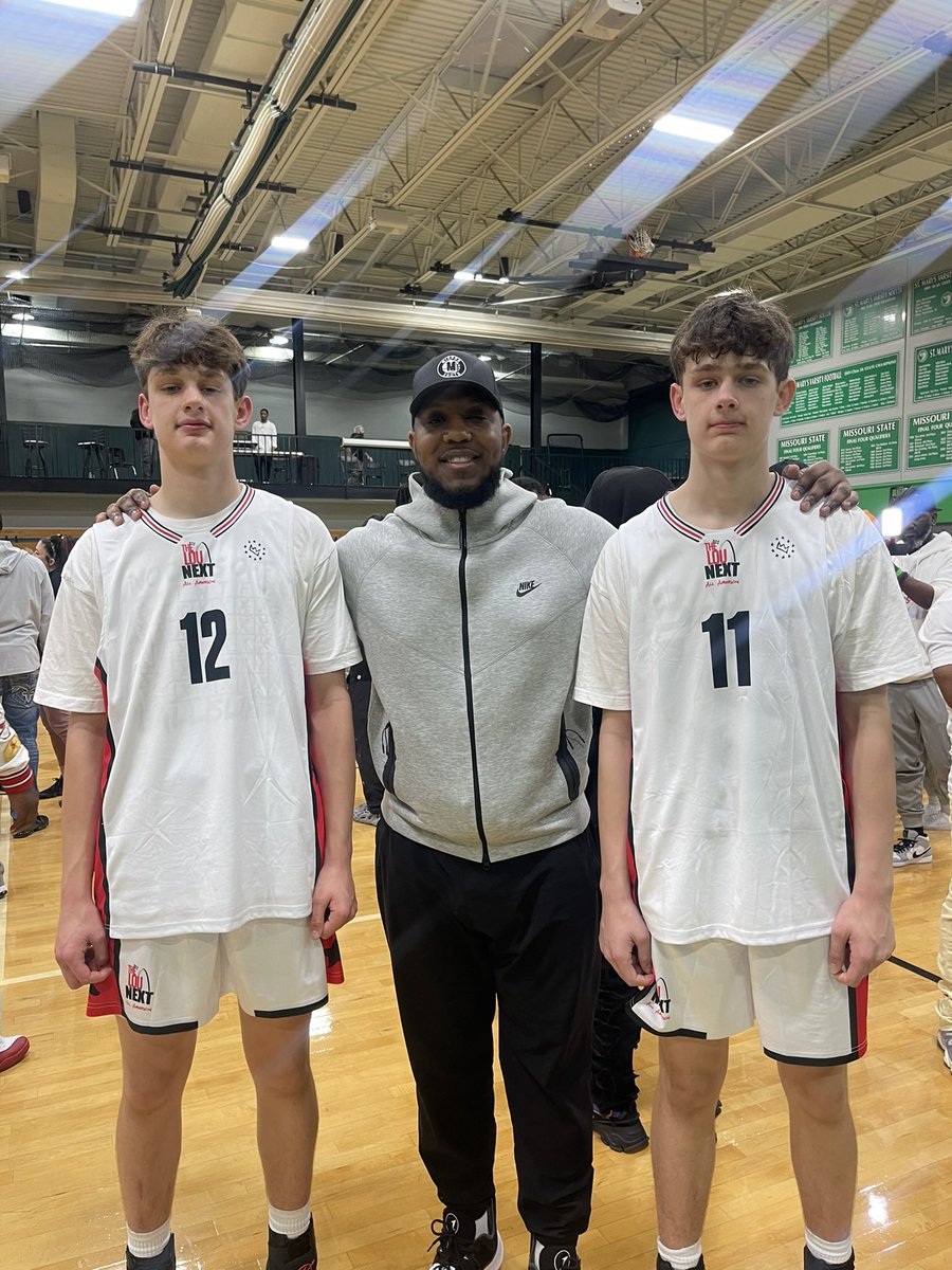 2028 14U 6’3 Twins, Cameron and Chase Jones will make debut this weekend playing up with our 15U @midprosouth premier #liveperiod The Twins will attend Alton Marquette, they are next up #Midprofam 🤫 @ballhoggacademy @duke34920 @ny2lasports @AltonMarquette @G_SullivanMPA