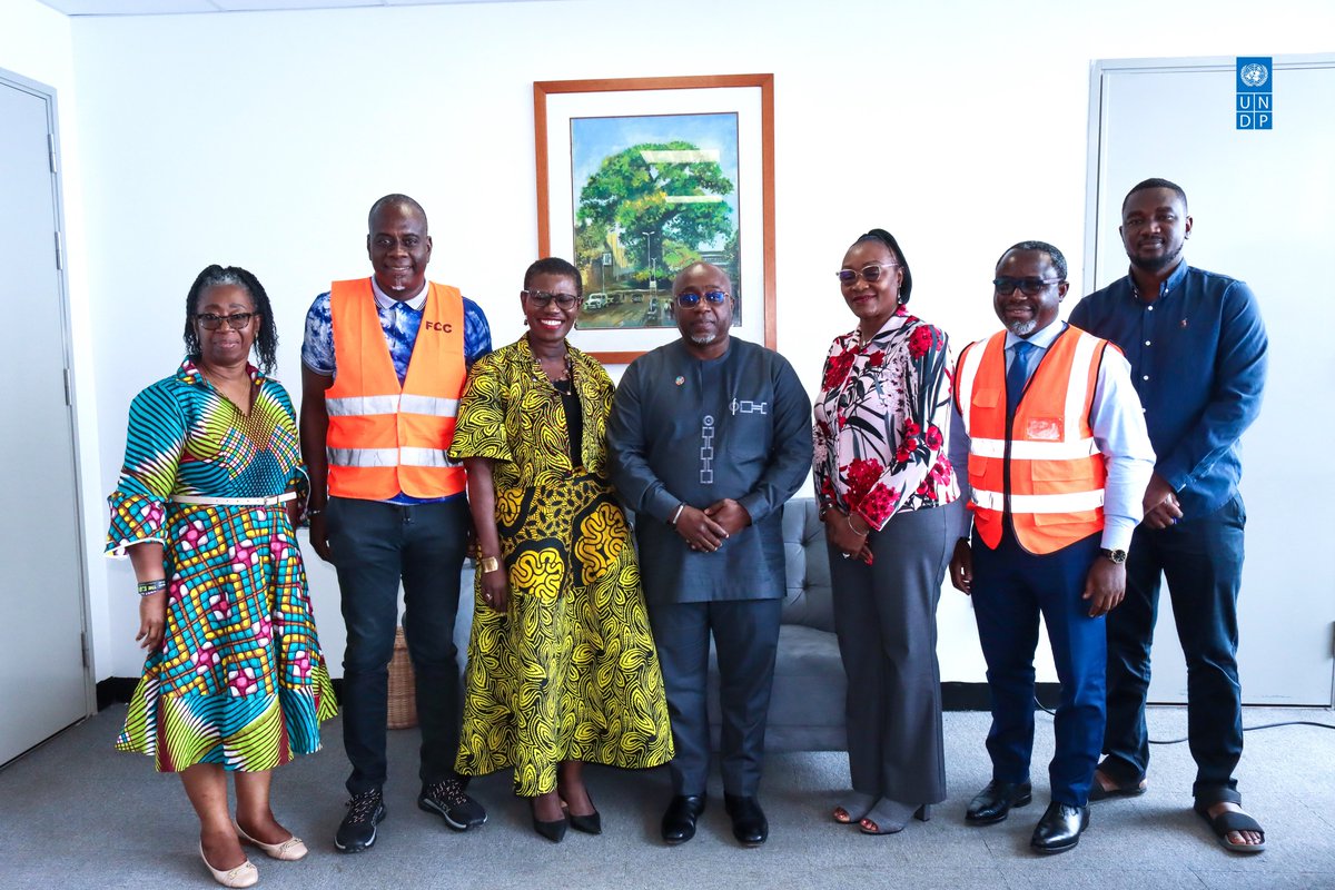 Building stronger partnerships for a sustainable Freetown! @FredAmpiah, @UNDPSierraLeone's #ResRep, paid a courtesy call on Mayor @yakisawyerr & her team at @FCC_Freetown today. He announced two exciting UNDP initiatives to boost tourism & promote a resilient & prosperous city.