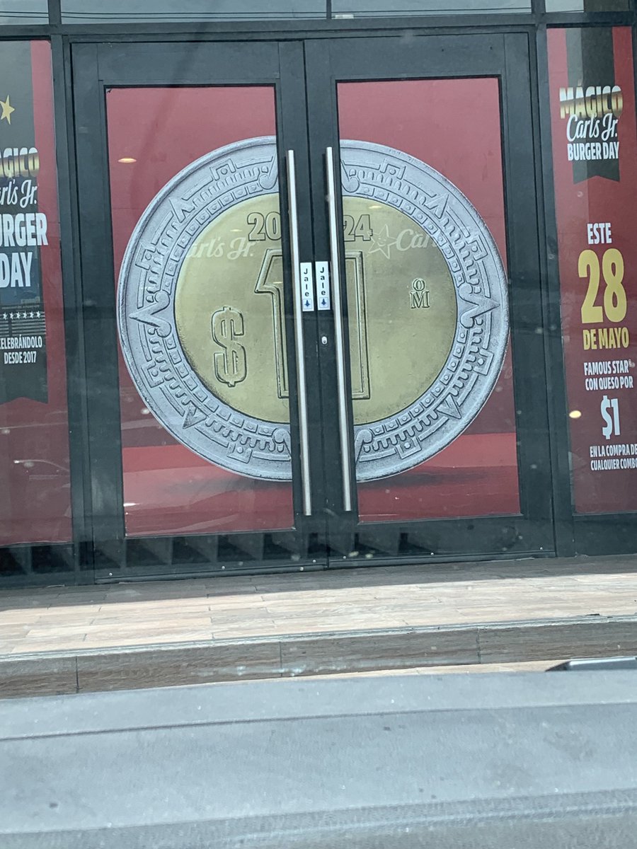 fnevarez1's tweet image. a peso la burger 28 de mayo Carls Jr