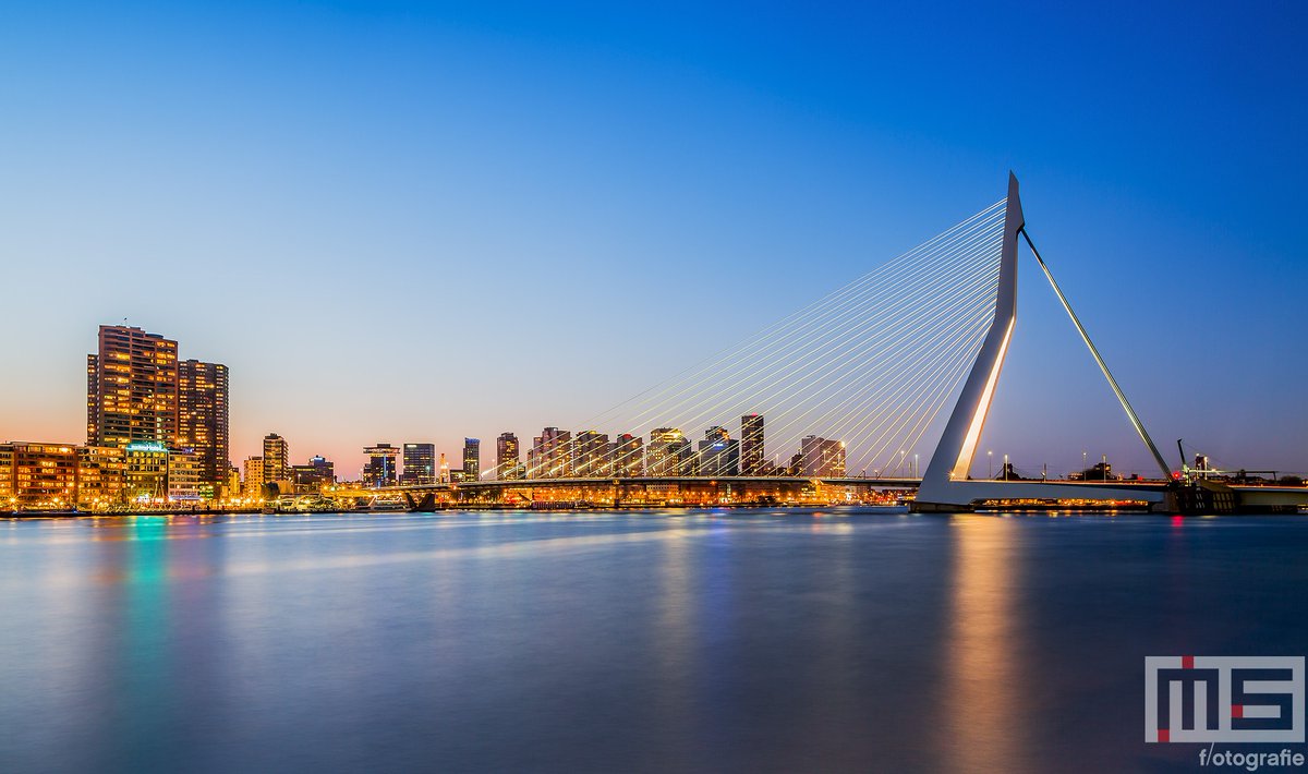 De schitterende Erasmusbrug in Rotterdam tijdens blue hour

#zonsopkomst #rotterdam #erasmusbrug #weerfoto #fotograaf #photograpger #architecture #bluehour

Meer op: ms-fotografie.nl