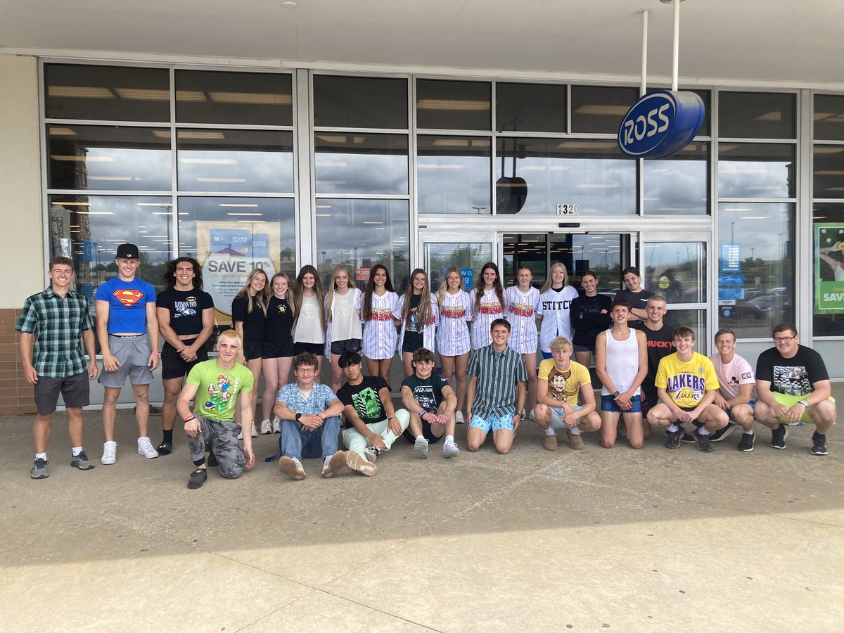 Spoofhound Running (@spfhoundrunning) on Twitter photo MHS riding in style to State T&F meet. Had to continue to Ross stop tradition after lunch. #SpoofhoundPride MHS riding in style to State T&F meet. Had to continue to Ross stop tradition after lunch. #SpoofhoundPride